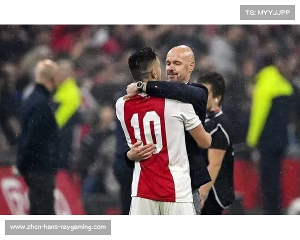 伊布指出滕哈格应调整战术风格以适应曼联与阿贾克斯差异